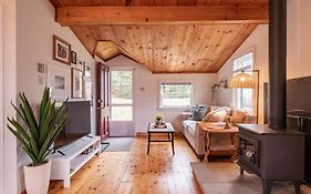 Hackett'S Cove Oceanfront Tiny Cottage For Two